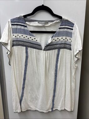 Daniel Rainn Cream Top with Blue and Gray Embroidery